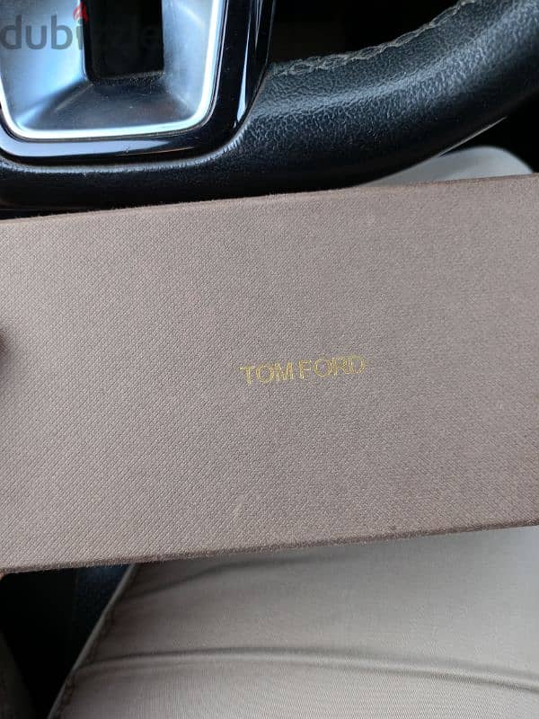 نظارة شمس حريمى ماركه Tom Ford italy كلجديده لم تستعمل 4