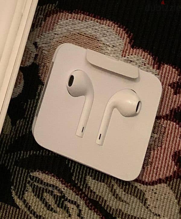 apple headphones 0