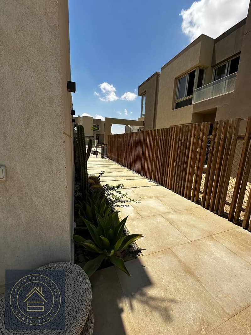 Townhouse (Resale) in Badyā by Palm Hills  Location: Prime location in Badyā, offering complete privacy with views of green spaces and lakes. o 24