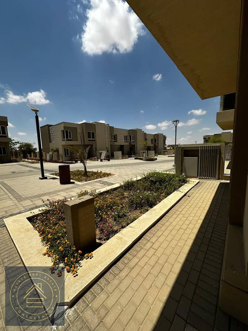 Townhouse (Resale) in Badyā by Palm Hills  Location: Prime location in Badyā, offering complete privacy with views of green spaces and lakes. o 25