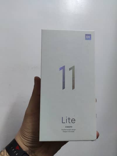 Mi 11 Lite 128GB 6Ram كسر زيرو بالكارتونه والشاحن والجراب غير مستخدمين