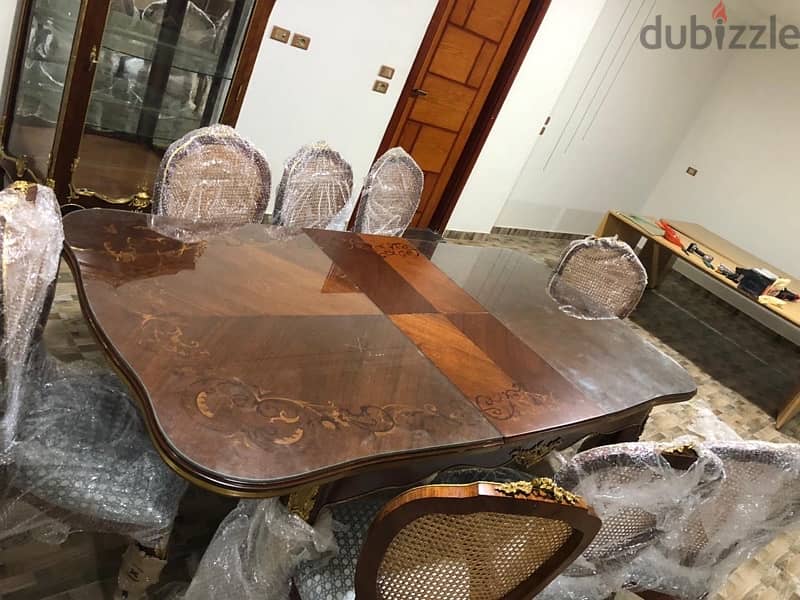 luxurious dining table 0