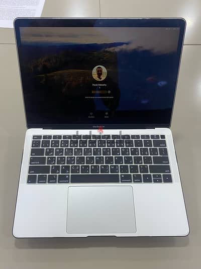 MacBook Air 8,1 (2018), Very Good / Gently Used