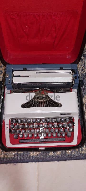 الة كاتبة optima typewriter عربى و انجليزي 1