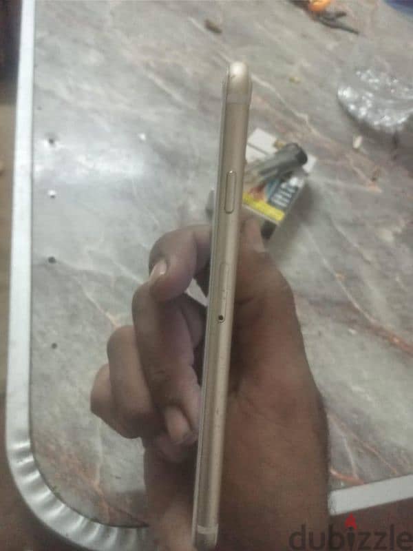 IPhone 6 gold 3