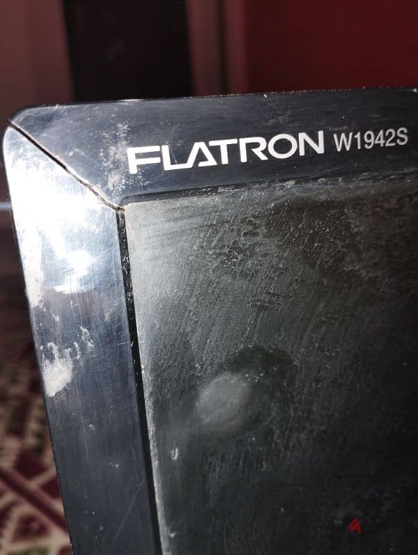 شاشة LG موديل flatron w1942s ٢٠ بوصة بحالة جيدة جدا 6