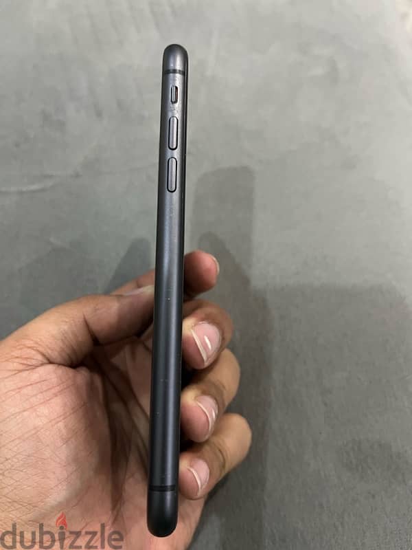 iphone 11 - 64G - Black - Very good condition 3