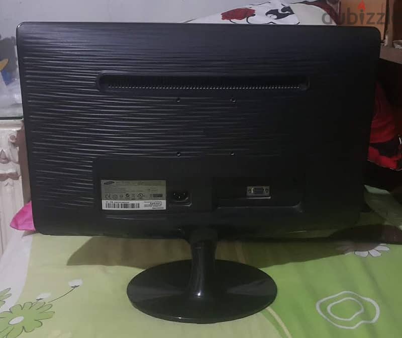 شاشة سامسونج 20" ( Samsung B2030n ) و تجميعة خفيفة 4