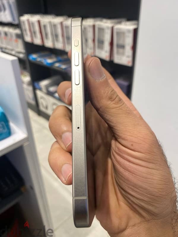 iPhone 15 Pro 256 natural titanium 3