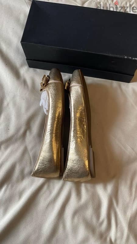 Original Michael Kors shoes size 37 New- Never used- Gold 1