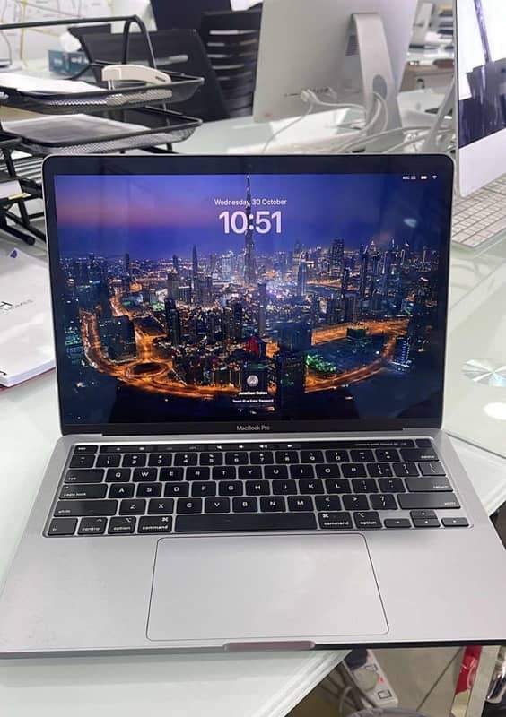 MacBook Pro 2020 Iris plus graphics 512 SSD (With box and Magic Mouse) 1