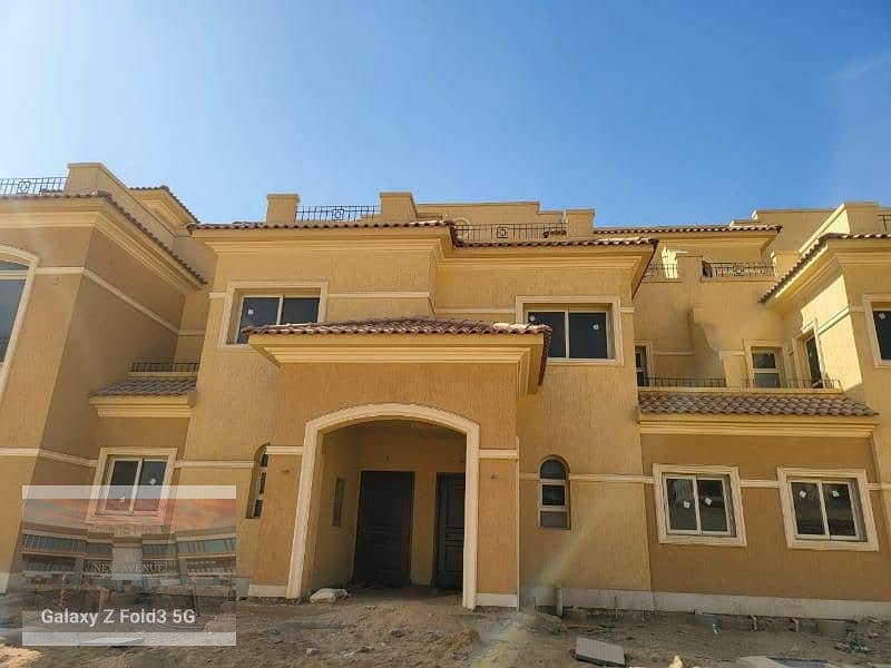 Town house (Middle) - 4 bedroom -ready to move and prime location-in Stone park compound 3