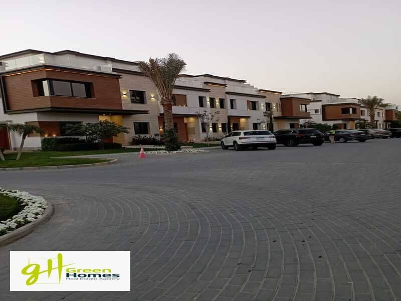 Prime Townhouse with area 225m for Sale in Azzar 2, New Cairo - Best location 5