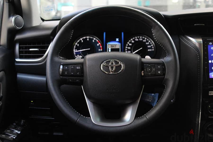 TOYOTA FORTUNER SPORT 2025 10