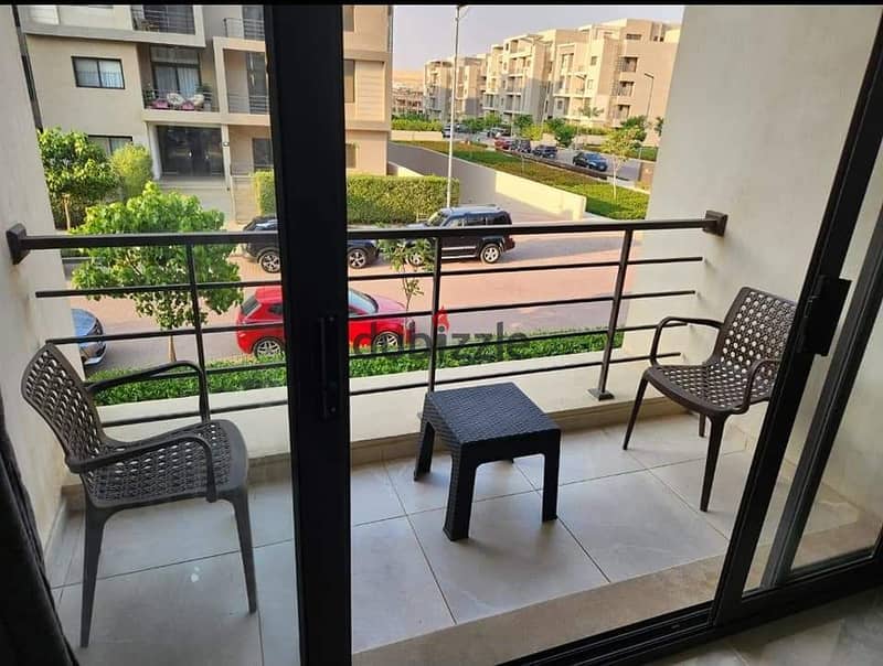 Apartment with garden for sale, immediate receipt, ready, with a sea view, in Fifth Square 7