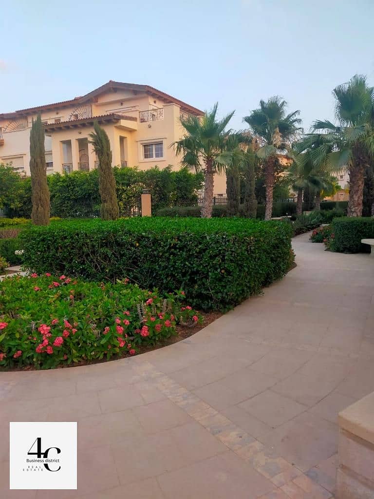 The lowest total townhouse 215 m classic direct view landscape, with special down payment and installments in Hyde Park new cairo 4