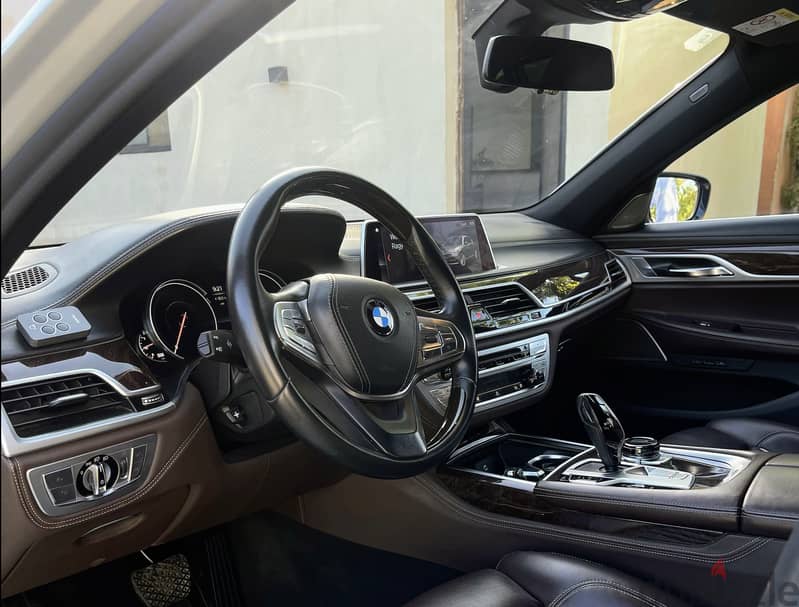 BMW 740 2019 - Pristine Luxury, Low Mileage - Priced for Quick Sale 4