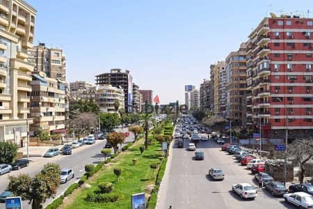 محل للايجار في مصر الجديده شارع الحجاز مكان حيوي جدا ومميز   لمنطقه:مصر الجديده  العنوان:شارع الحجاز  المساحه:120 متر  السعر:130 الف