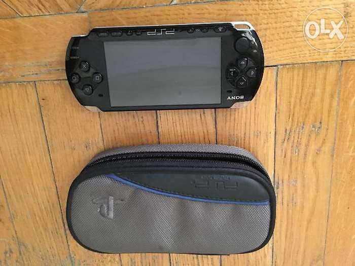 PSP 3000 Like New with case 1