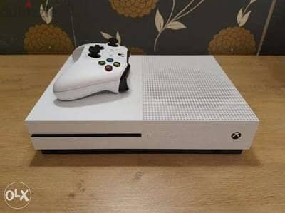 جهاز xbox one s 1tb مستعمل كأنه جديد معاه دراع اصلي و سلوكه و الكرتون