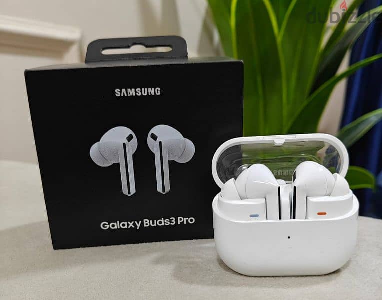 للبيع سماعه سامسونج  Galaxy Buds 3 pro اللون الابيض المميز جدا 0