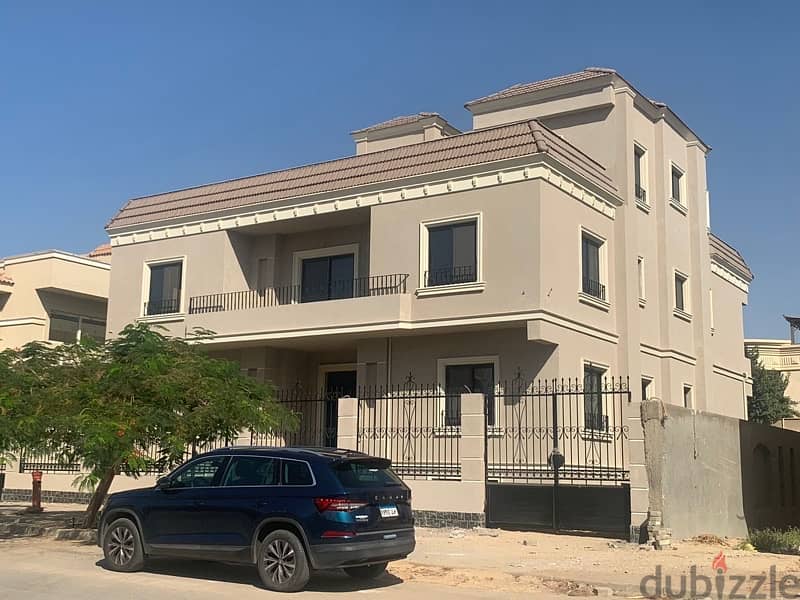 فيلا للبيع في بيفرلى هيلز متشطبه ٣/٤ تشطيب \ villa for sale 3