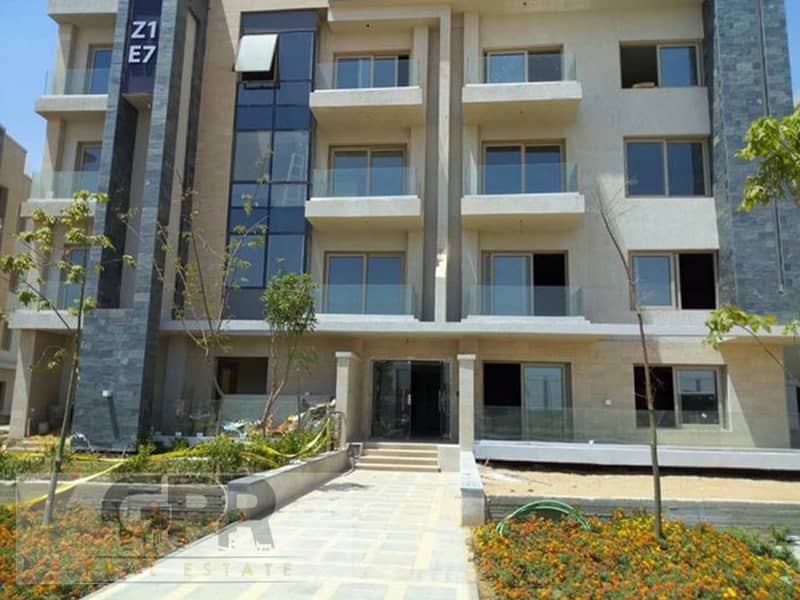 For sale, a ready-to-move apartment in Galleria Moon Valley Compound 4