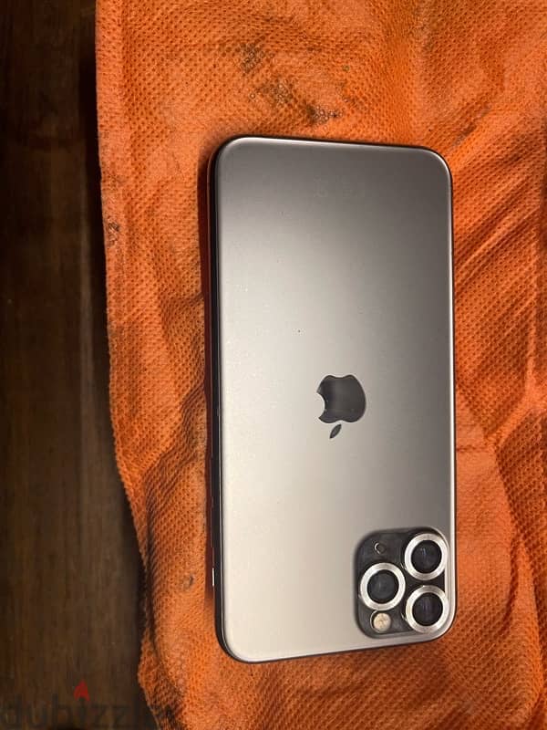 iPhone  eleven pro 2