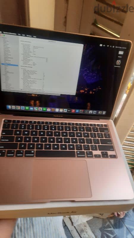 Macbook Air M1 2020 شبه جديد مع الشاحن الاصلي والكرتونه 1