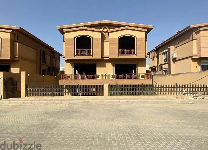 فيلا مستقلة للبيع أقل سعر فى الماركت بيراميدز ووك Villa For sale 1