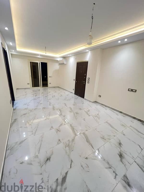 شقة للايجار أول سكن مطبخ و تكييفات بيفرلى هيلز الشيخ زايد For rent 0