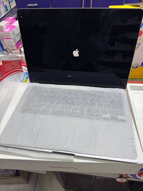 macbook pro m2 13 inch 3