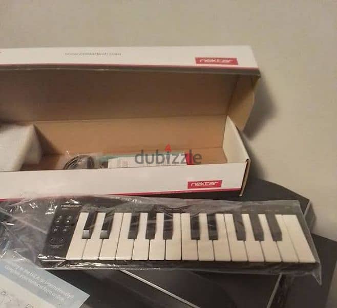 MIDI Keyboard Controller - Nektar SE25 3