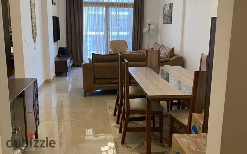 For sale, an apartment of 125 square meters ((resale)) in Fifth Square, Al Marasem, finished with wood, kitchen, air conditioners, and garage 6