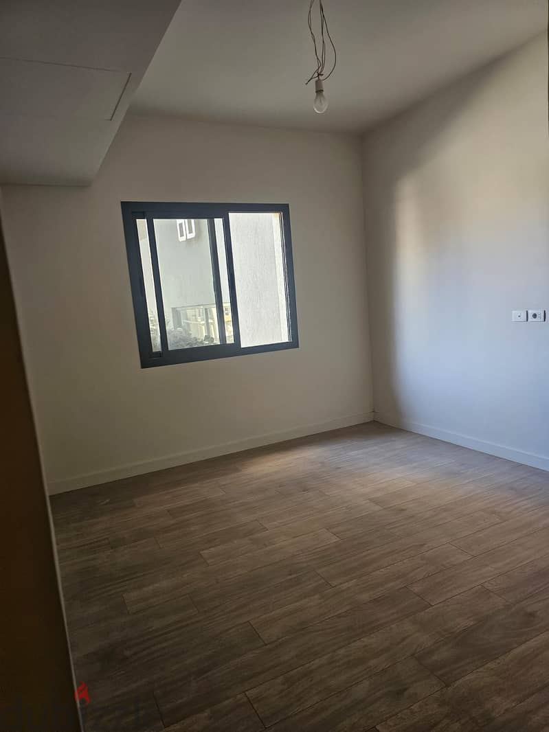 شقة بجاردن تشطيب ممتاز بتكييفات للإيجار في فيليت Villette V Residence 5