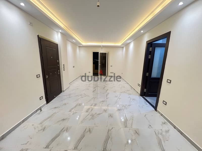 شقة للايجار أول سكن مطبخ و تكيفات بيفرلى هيلز الشيخ زايد For rent 0