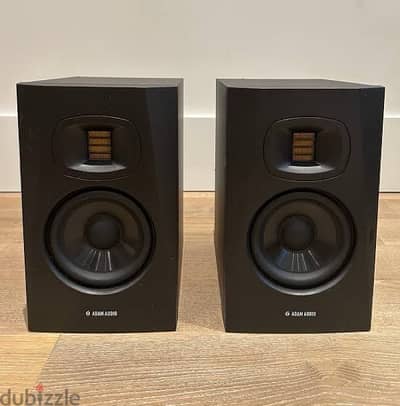 adam audio studio monitors mint condition سماعات ادم اوديو ٥ انش