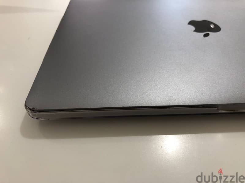 macbook Pro 13inch with touchbar 2019 1