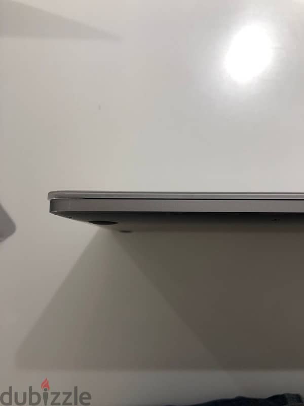 macbook Pro 13inch with touchbar 2019 4