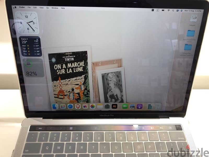 macbook Pro 13inch with touchbar 2019 8