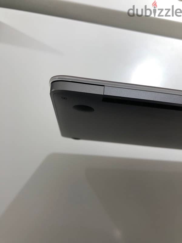 macbook Pro 13inch with touchbar 2019 9