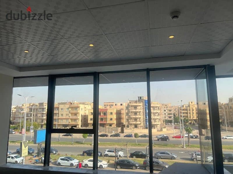 Office for rent in The Gate Plaza, finished with air conditioners, on the front of the mall 3