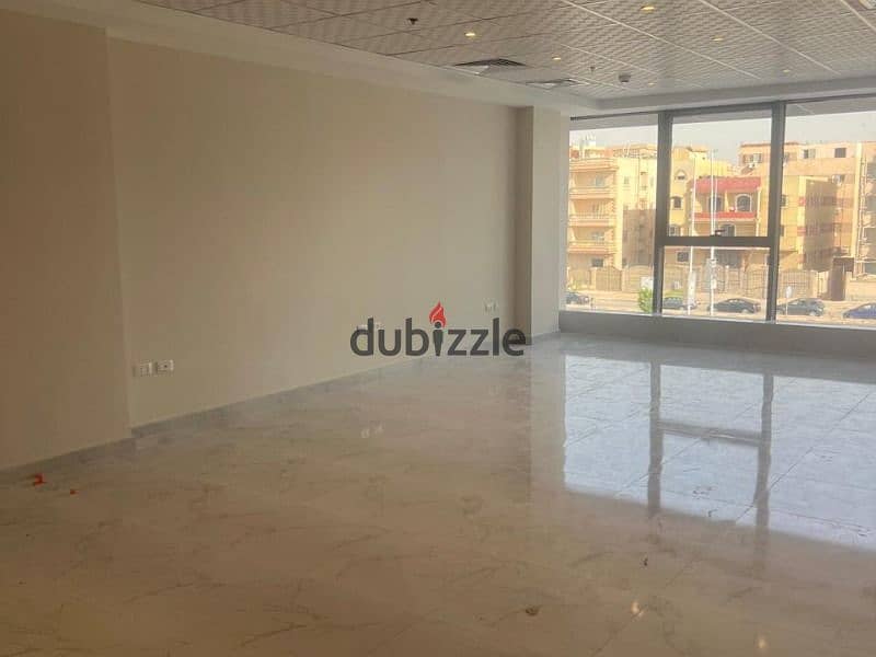 Office for rent in The Gate Plaza, finished with air conditioners, on the front of the mall 6