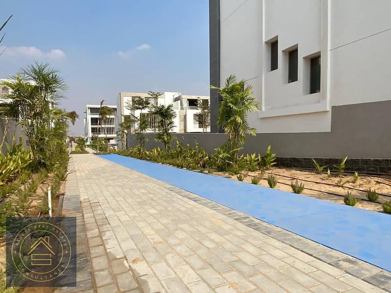 للبيع تاون هاوس (Resale) 5 غرف في Joulz Compound بجوار NEW GIZA و امام كومباوند Mountain View Giza Plateau,قريب من كل المحاور الرئيسئة 5