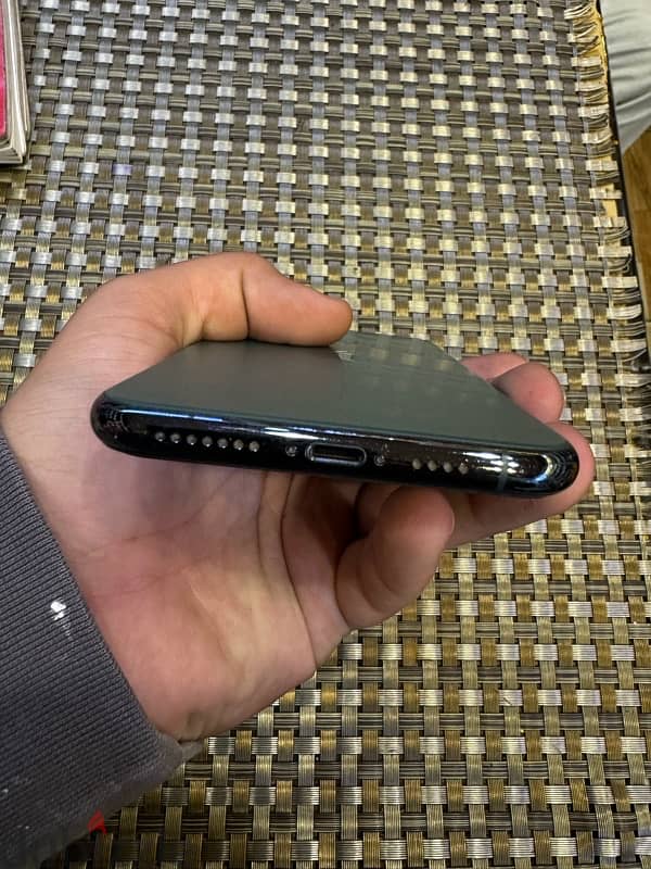 iPhone 11 Pro Max 4