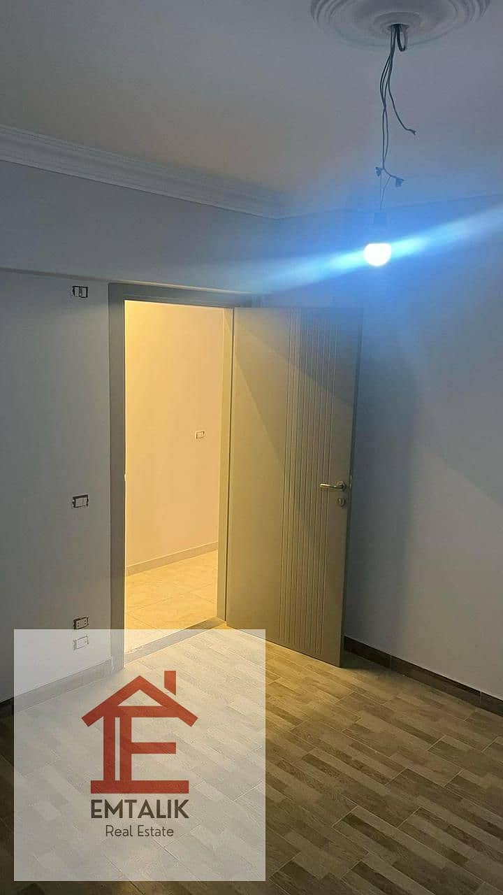 From the owner, an apartment for sale in Fifth Settlement, Al Zohour Life 1 Compound  Area: 156 square metres  First floor 8