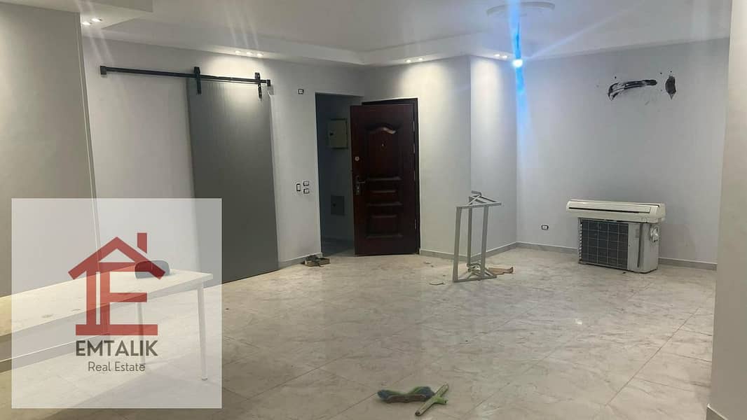 From the owner, an apartment for sale in Fifth Settlement, Al Zohour Life 1 Compound  Area: 156 square metres  First floor 10