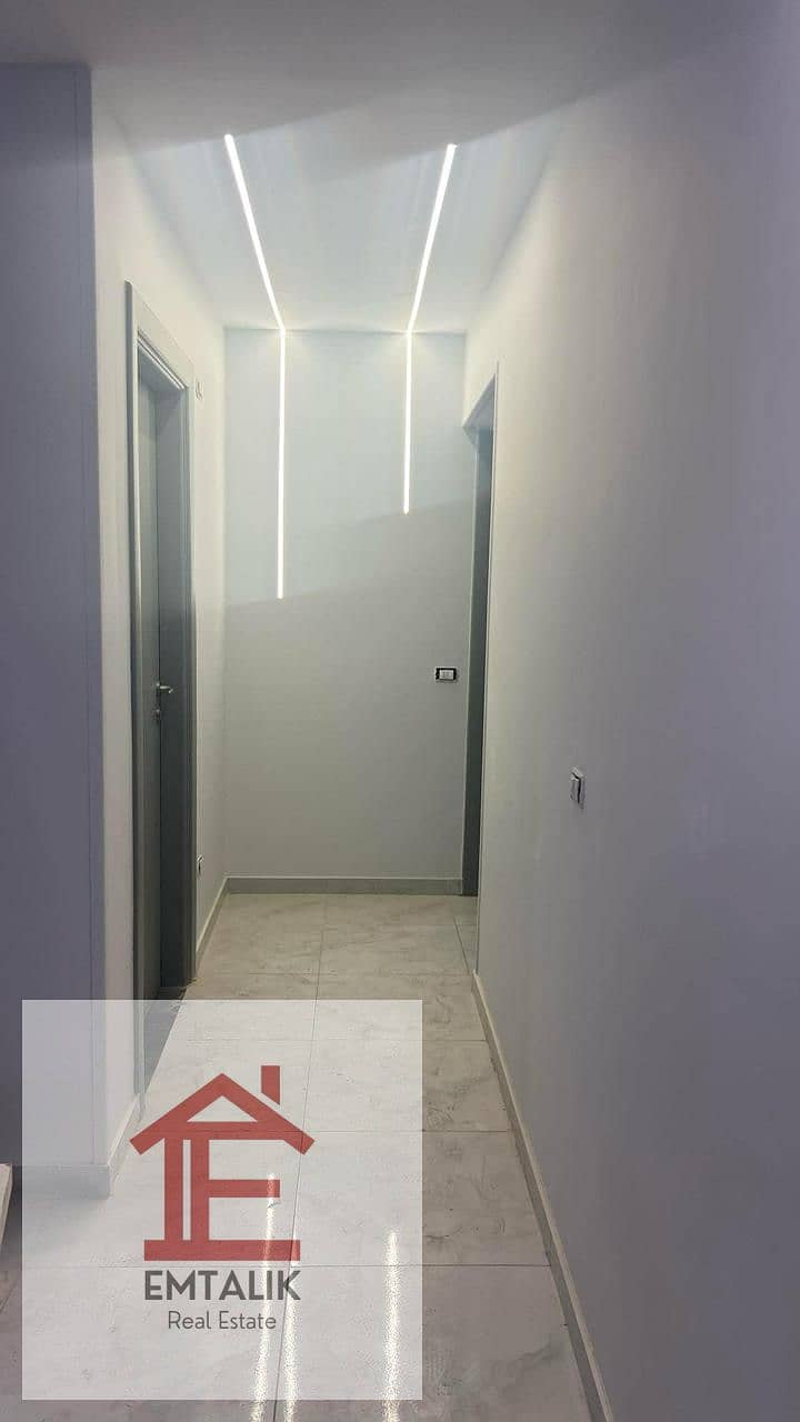 From the owner, an apartment for sale in Fifth Settlement, Al Zohour Life 1 Compound  Area: 156 square metres  First floor 15