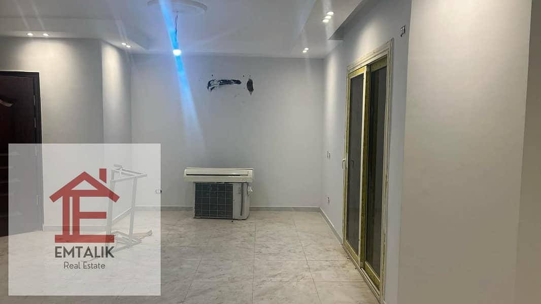 From the owner, an apartment for sale in Fifth Settlement, Al Zohour Life 1 Compound  Area: 156 square metres  First floor 16