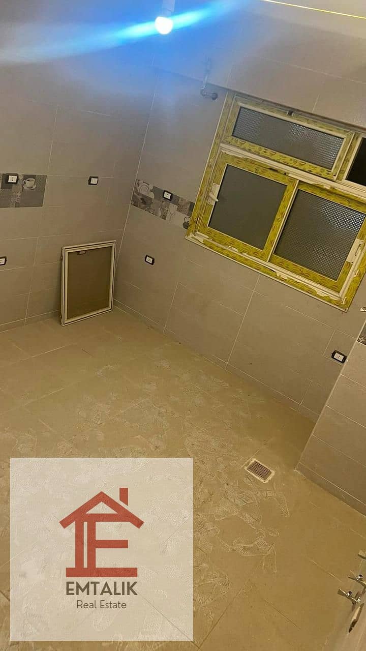 From the owner, an apartment for sale in Fifth Settlement, Al Zohour Life 1 Compound  Area: 156 square metres  First floor 17